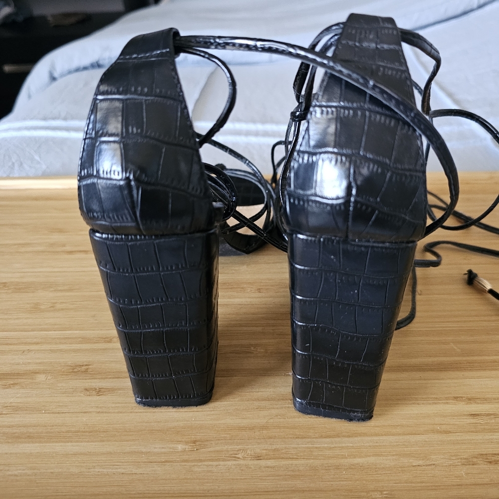 Heels - Picture 3 of 3